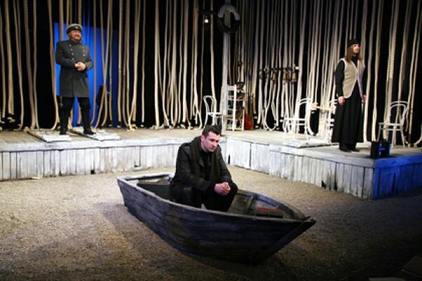 Фрагмент спектакля "Дуэль". Фото из сети Интернет.