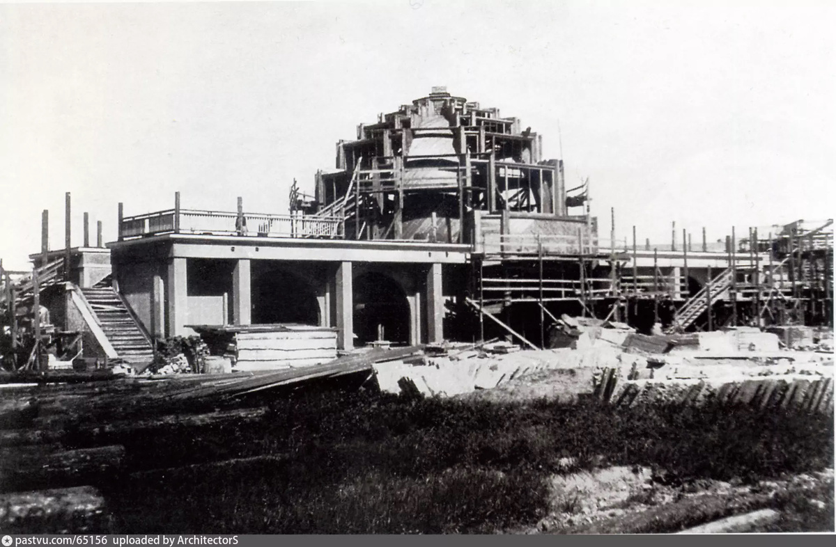 Строительство павильона "Главмясо", 1937. С сайта www.pastvu.com.