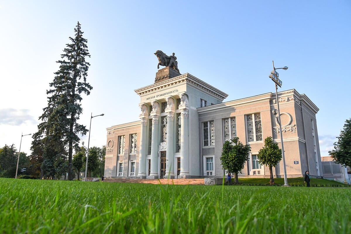 Павильон №51 "Мясная промышленность" в начале 2020-х годов. Фото отсюда: https://www.mos.ru