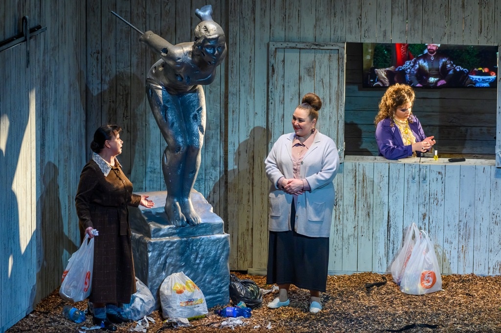 Сцена из спектакля "Земля Эльзы". Источник:  Государственный драмтический театр на Васильевском.