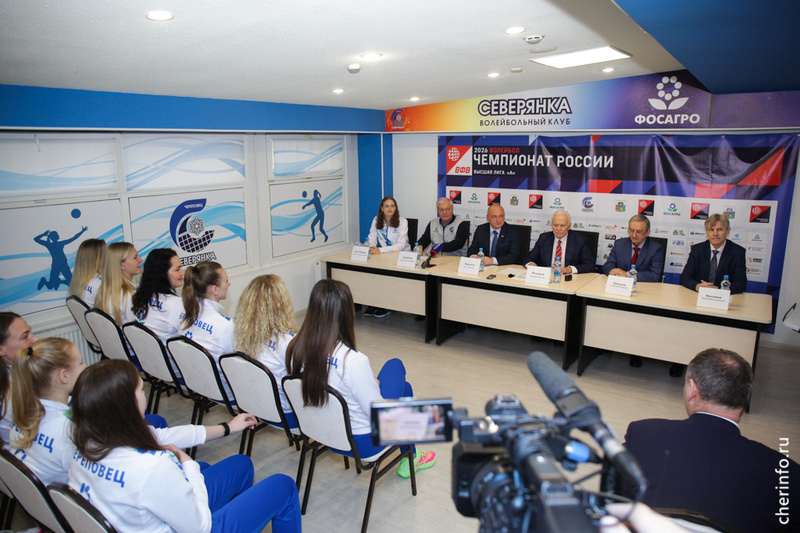    Череповчанки в "золотом" сете обыграли омскую "Омичку". Стыковые матчи проходили в спорткомплексе "Юбилейный".