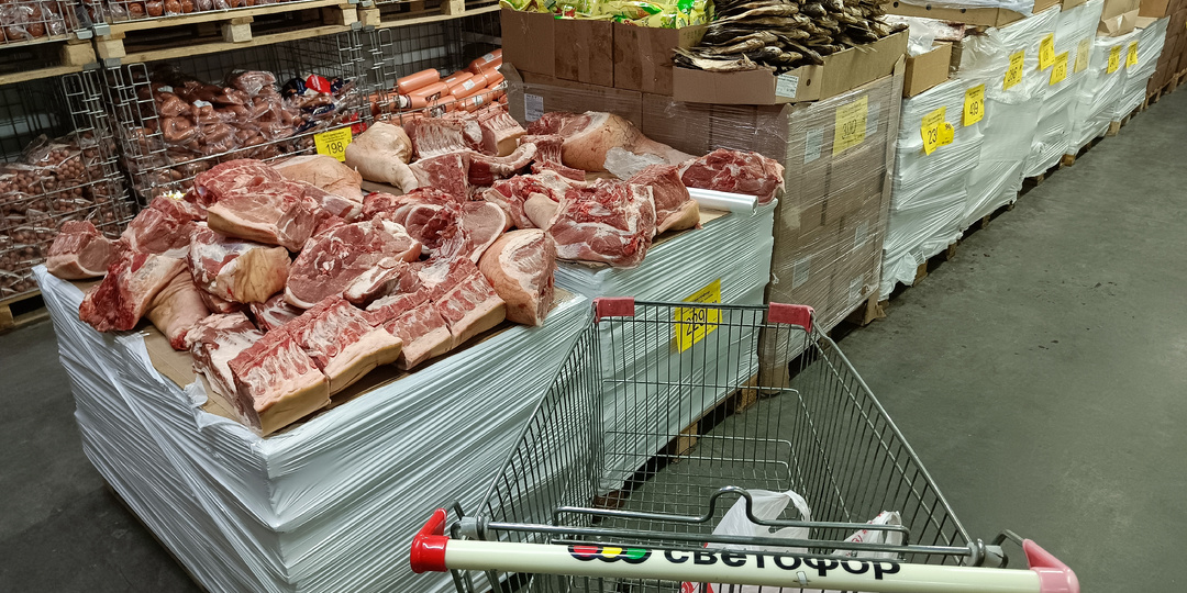 Первым делом зашла за продуктами в "Светофор", а там уже как пойдёт.