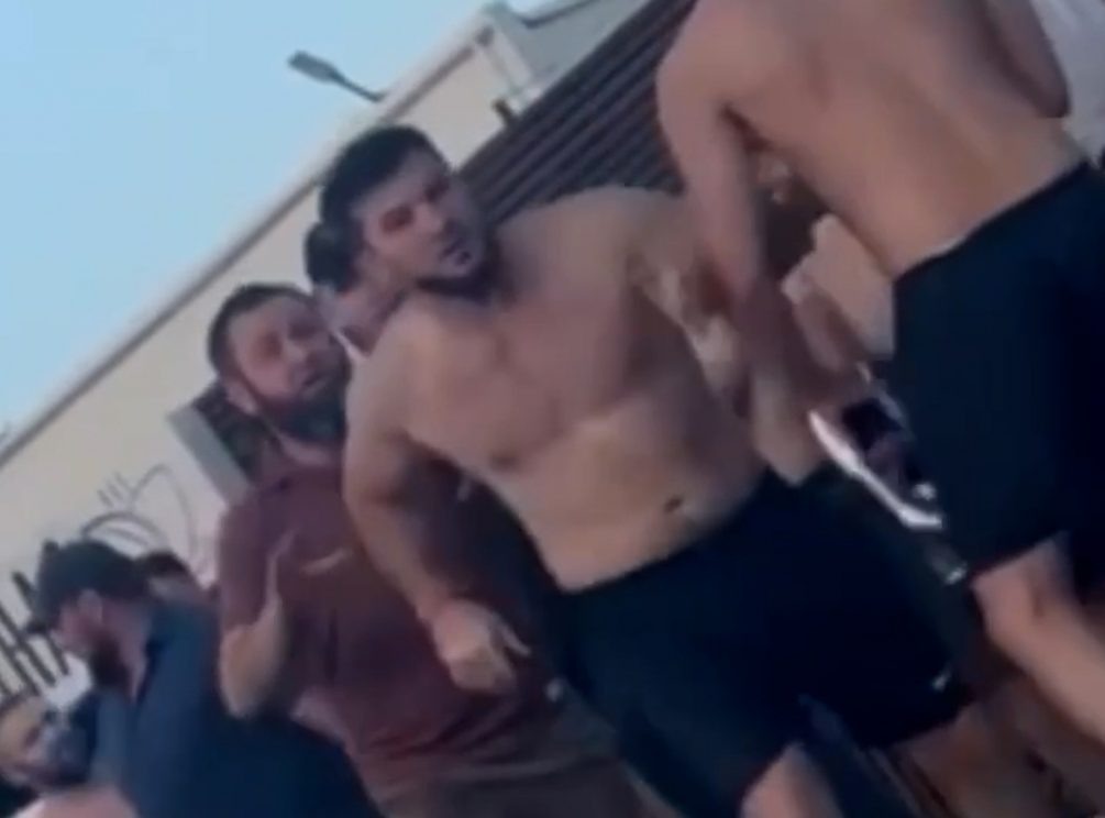   «Ты ещё не знаешь, что такое Ахмат! Скоро это заведение моё будет! Лу***доны ******, я вас ненавижу», - кричал, уходя Берсаев. Фото: кадр видео