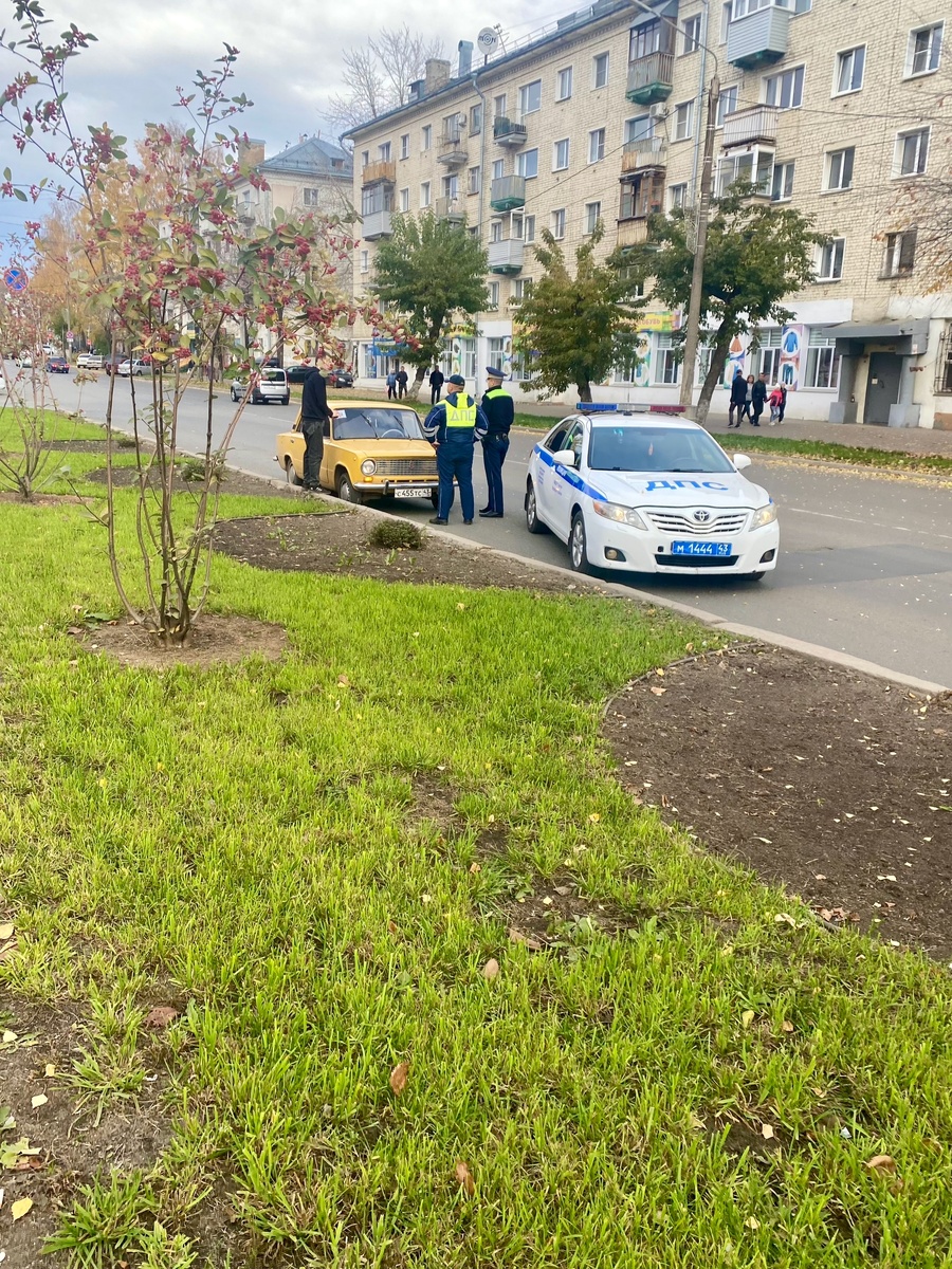    Инспектор ДПС остановил на мосту: в чем подвох и как правильно поступить водителю