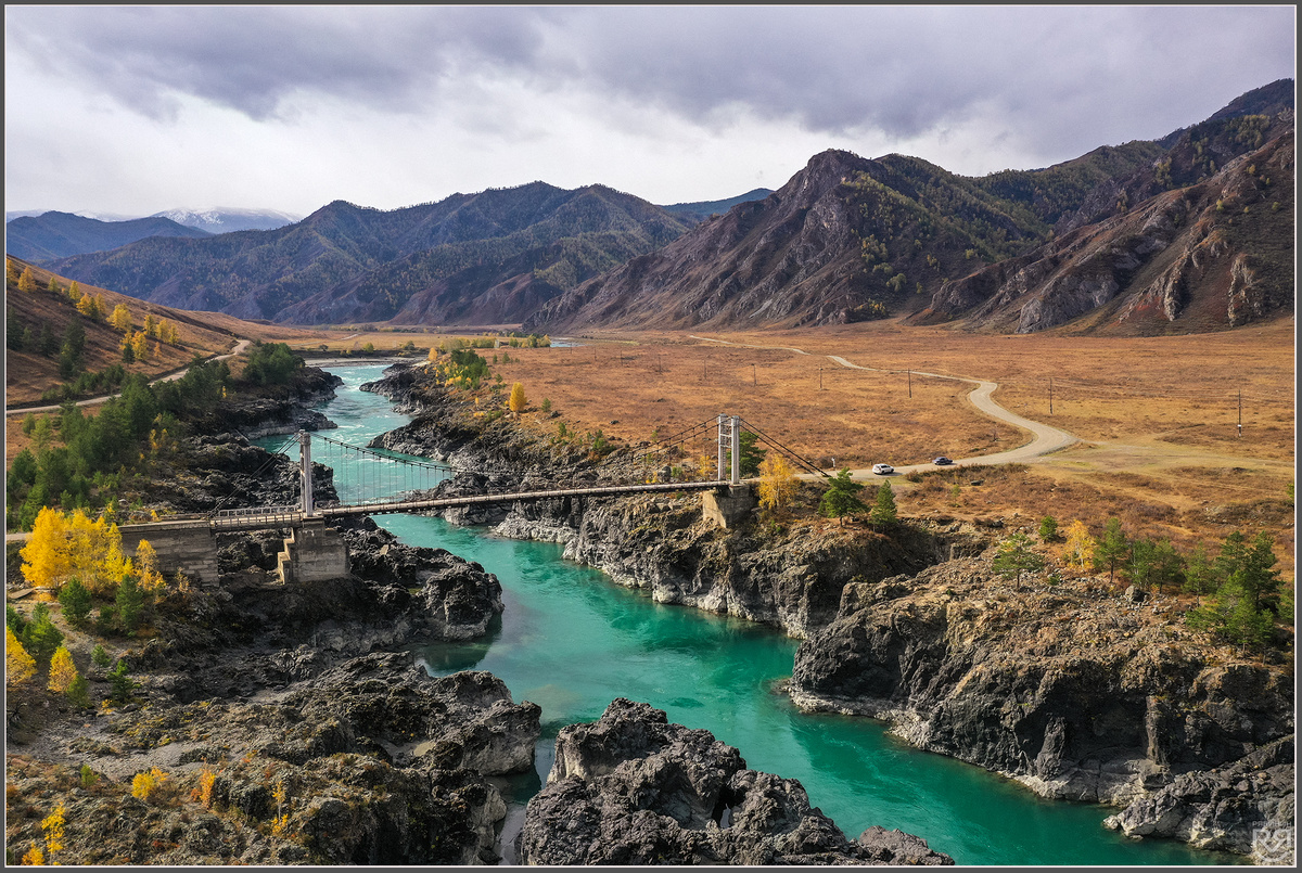 Река Катунь. Ороктойский мост. Алтай. Фото: Михаил Рябинин