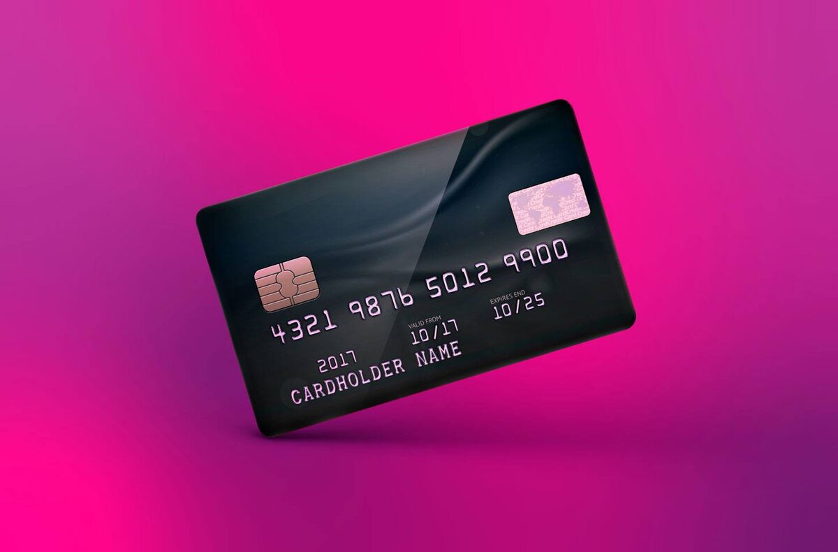 Банки ужесточают контроль переводов на карты подростков: что изменится для семей