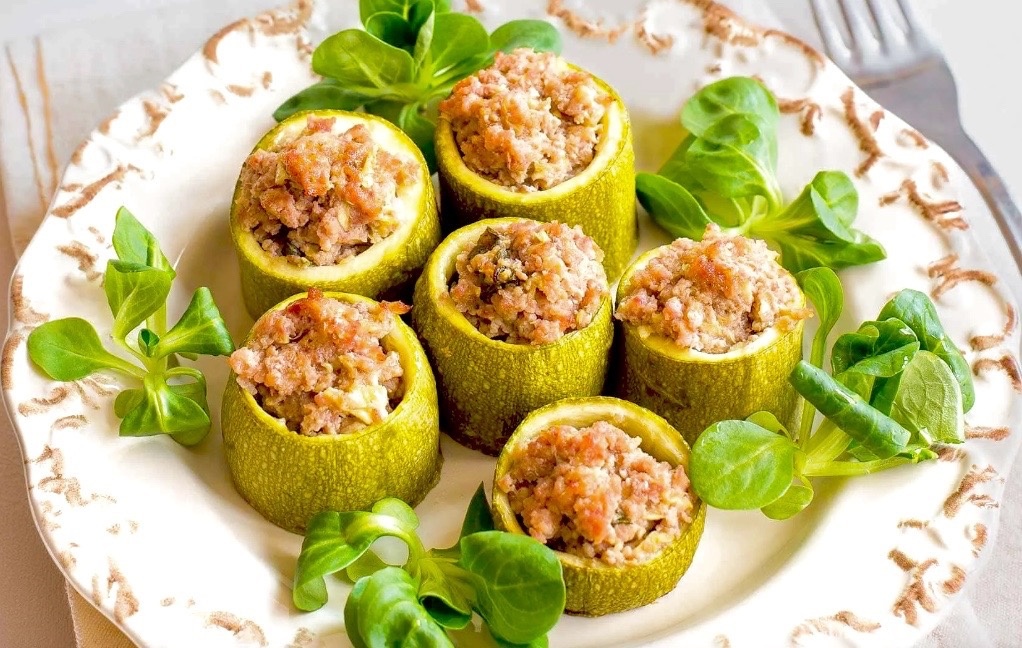 Фаршированные кабачки.
