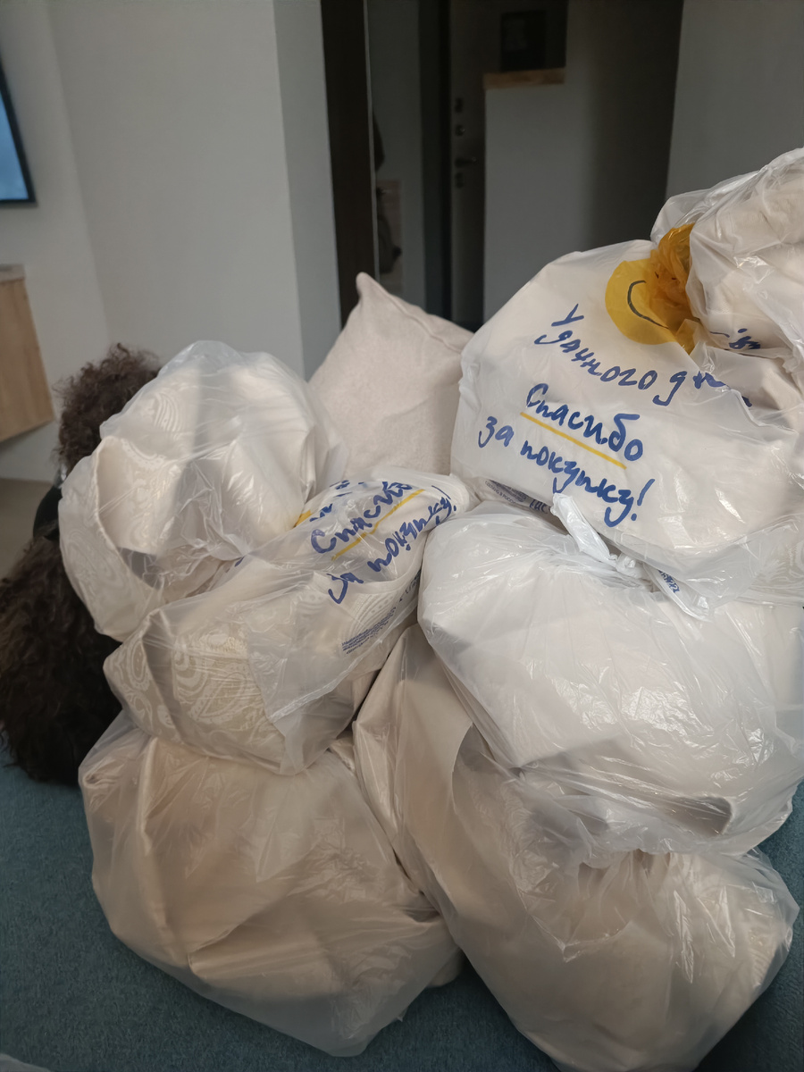 Кошенька как была рада такому количеству пакетов! Прям не отходила от меня, шуршание пакетов слушала🤣🤣