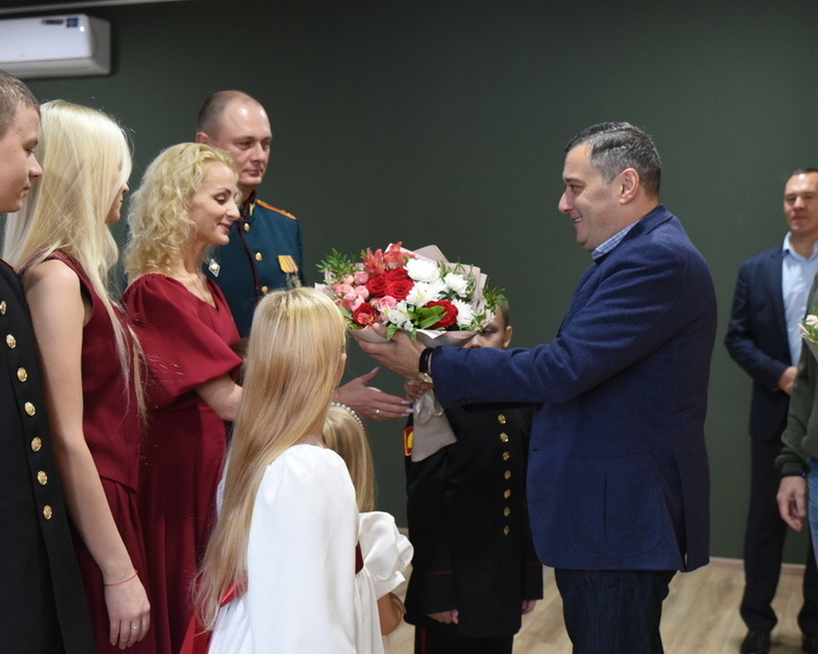     Александр Хинштейн поздравил победителей Всероссийского конкурса «Семья года»