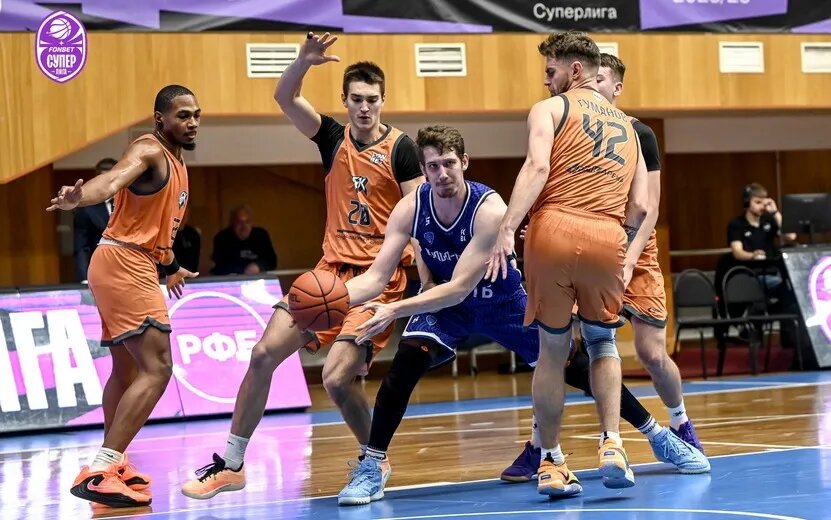    Баскетболисты ижевских «Родников» крупно проиграли в Челябинске