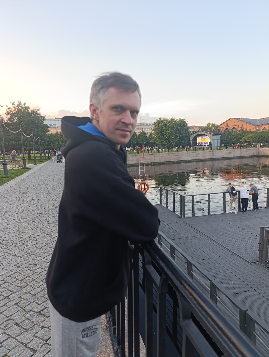 Вот даже гуляем по парку Новая Голландия