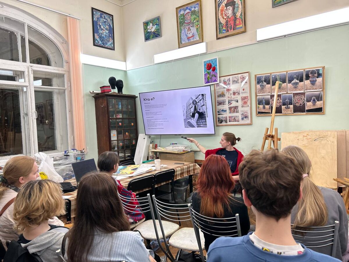 Дарья, выпускница студии "Мир искусства", профессиональный архитектор. Занятие для учеников студии "Мир искусства"