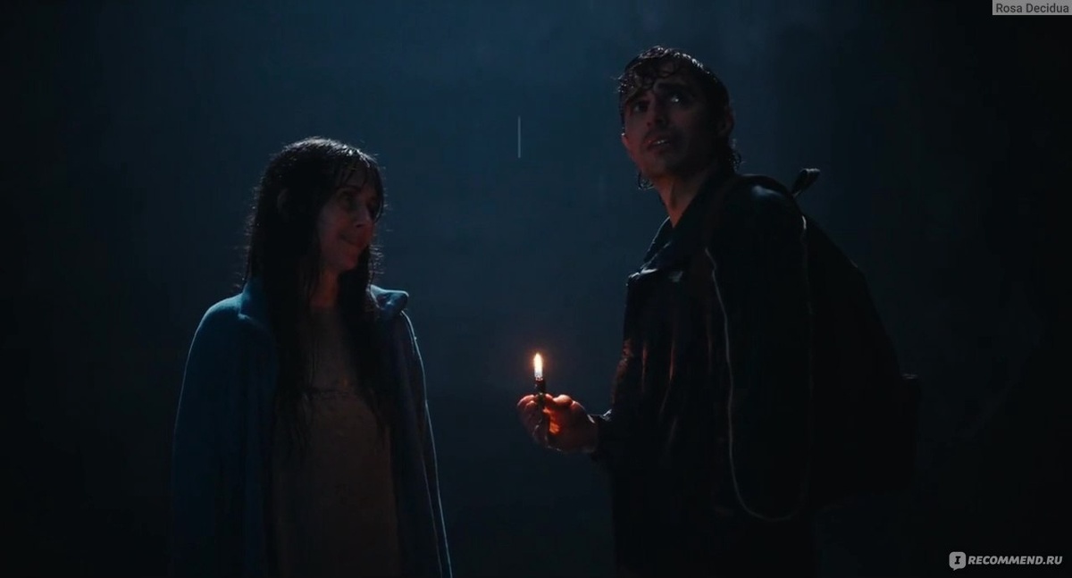 Милли (Элисон Бри) и Тим (Дейв Франко) в подземной пещере, куда они попадают из-за непогоды.  