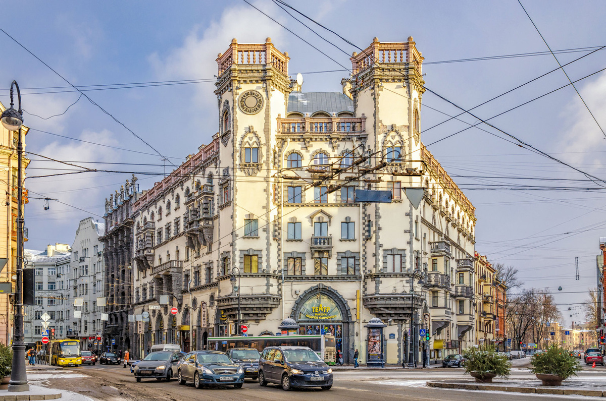 Дом Розенштейна на пересечении двух главных артерий Петроградской стороны – Большого и Каменноостровского проспектов