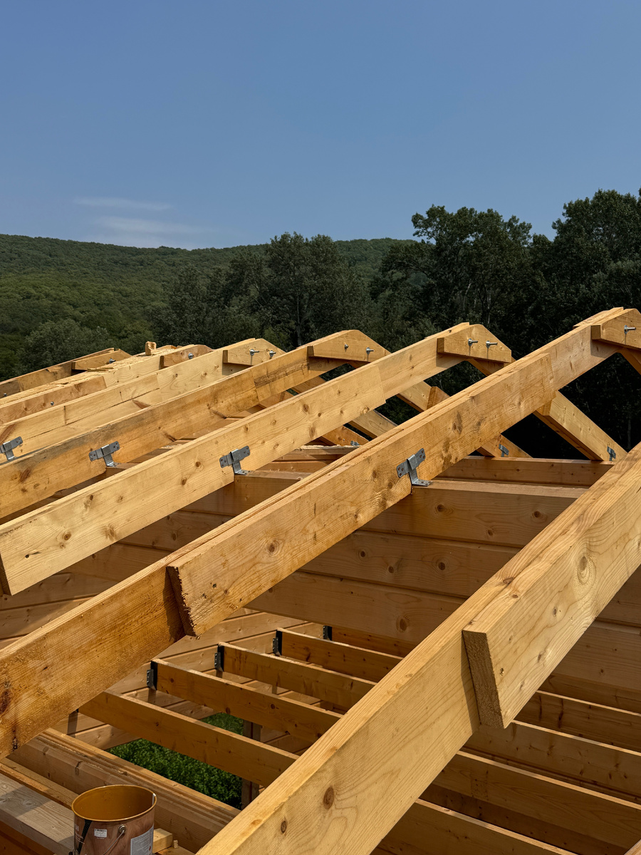 Крыша дома из клееного бруса