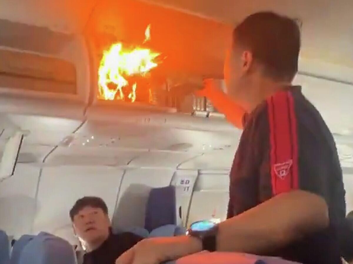    Возгорание аккумулятора в ручной клади в самолете авиакомпании Air China© соцсети