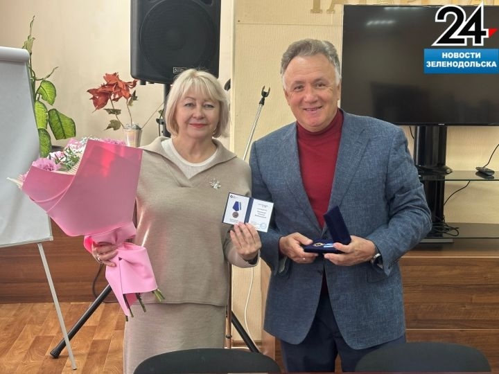 Вручил российскую награду ТатьянеВитовской председатель Союза журналистов Татарстана Ильшат Аминов