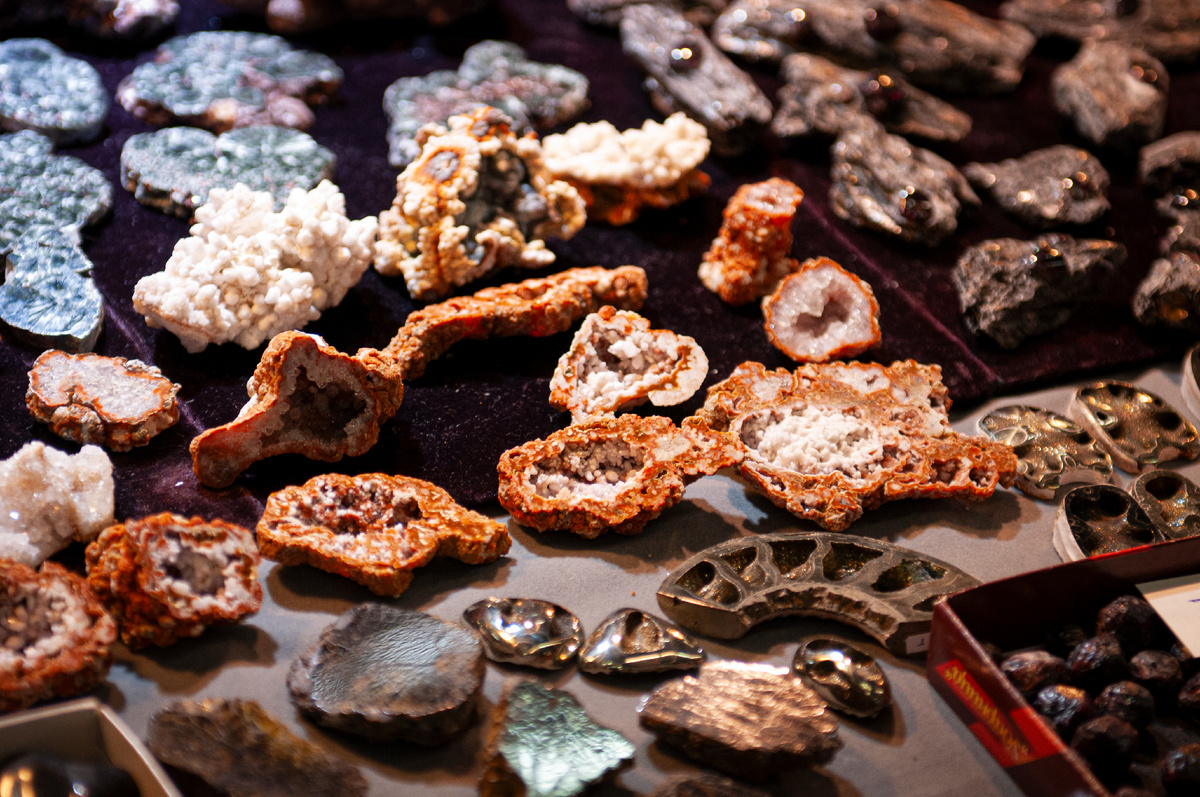 Кварц-кварциновые секреции из-под Старицы Тверская область. 