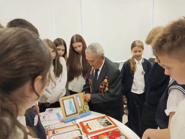    В Оренбургской библиотеке прошла встреча с участником парада Победы в Москве Мария Чалкина