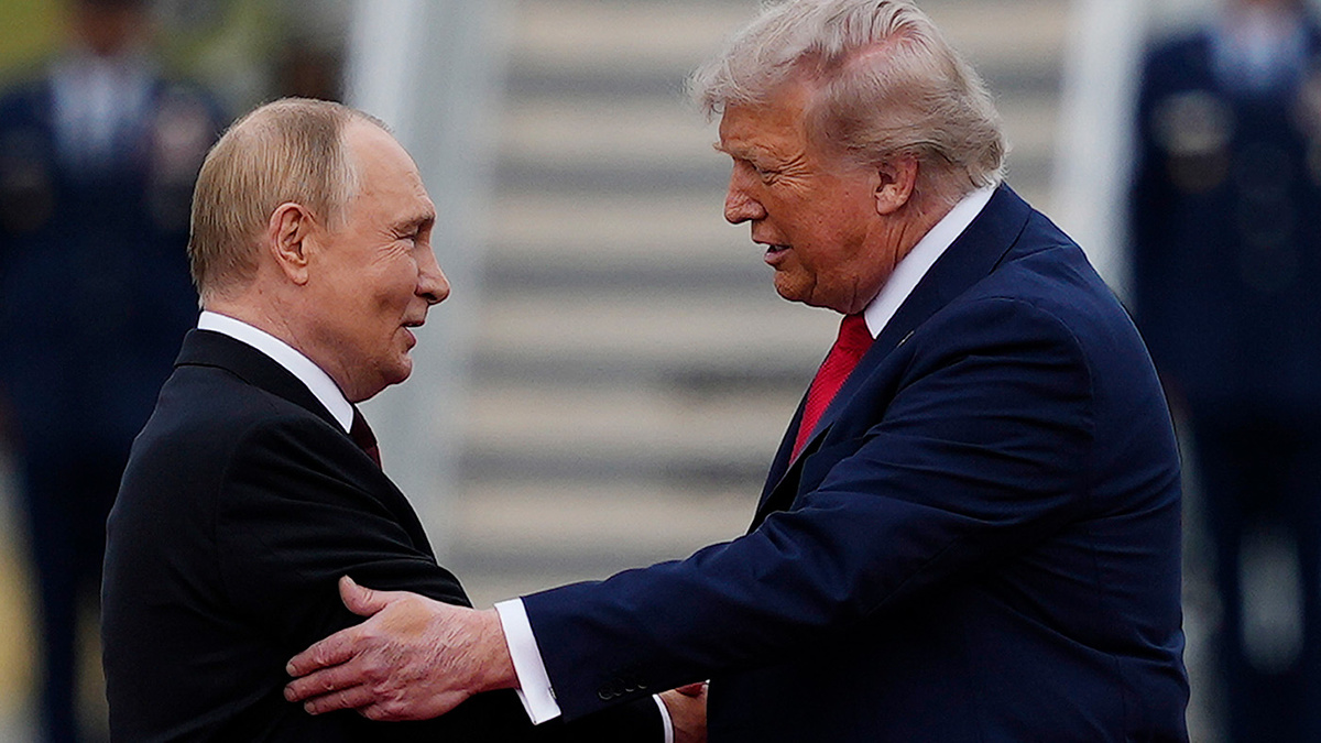   Julia Demaree Nikhinson / AP