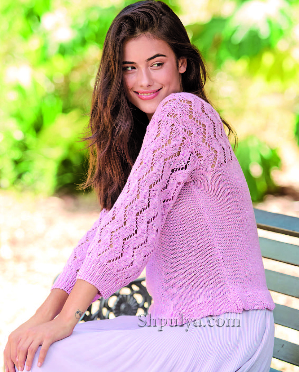 Вязаный летний пуловер с круглой горловиной