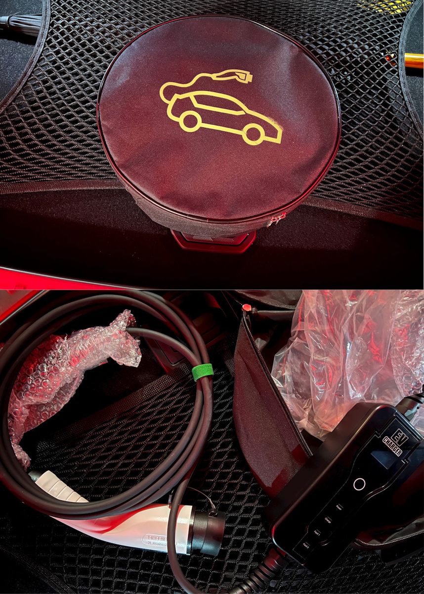 Вот такое зарядное устройство надо докупывать к машине, которое позволяет заряжаться от обычной розетки. Называется устройство EV Charger Premium с разъёмом GBT AC… очень удобная в использовании, имея выходную мощность до 3,5 кВт