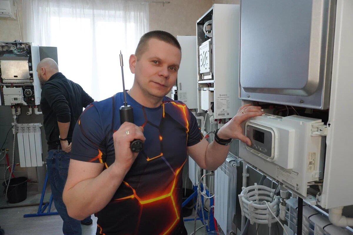 На фото: обучение на практическом курсе «Грамотный инженер»