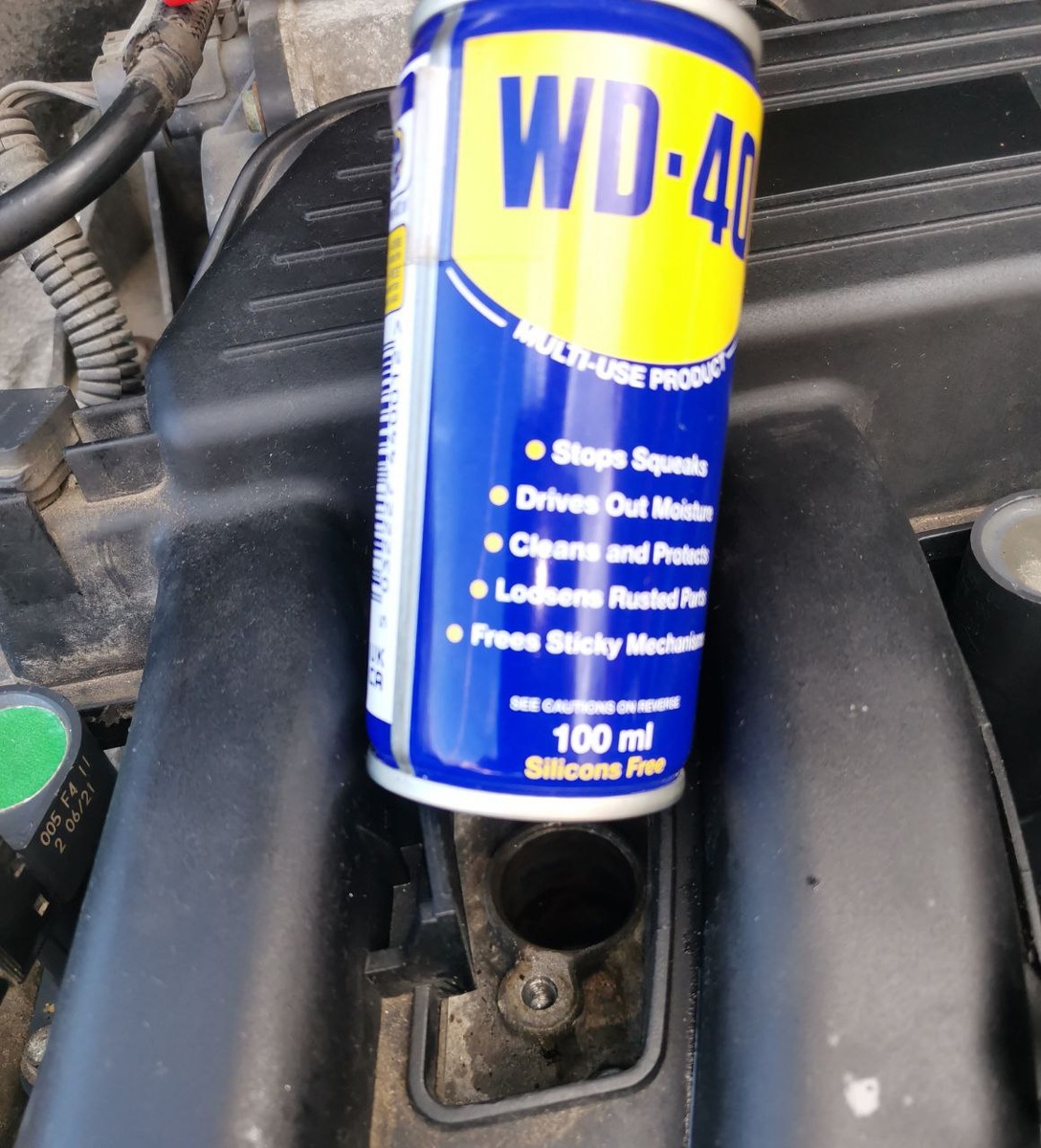 Можно попробовать очистить этот налёт любимой всеми WD-40