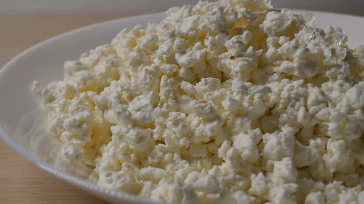 Так выглядит качественный и нежирный творог. Фото автора: Semyon Polyanskiy