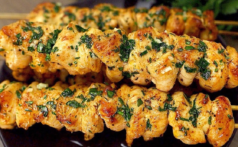 Шашлык из куриной грудки на сковороде: сочный вкус лета в любое время года