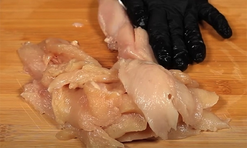 Шашлык из куриной грудки на сковороде: сочный вкус лета в любое время года