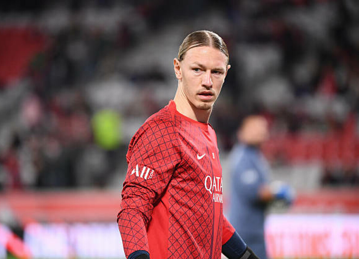     Daily Mercato (Франция): Сафонов ведет себя профессионально, но его уход из «ПСЖ», похоже, предрешен