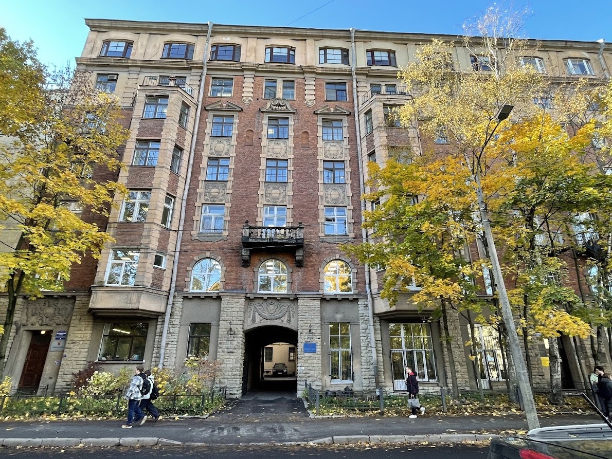 СПб, Аптекарский проспект, дом 6. 