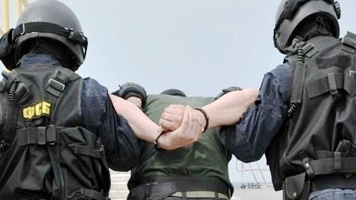 По данным ФСБ, преступники стараются втянуть доверчивых граждан в более опасные дела