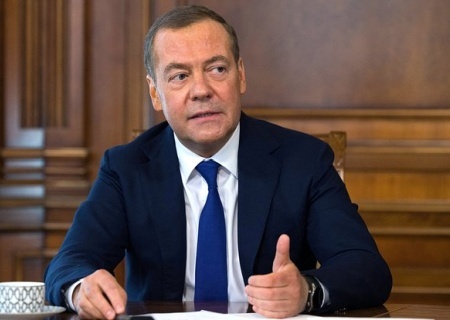    Медведев предвидит мир на Украине после отстранения киевского режима от власти