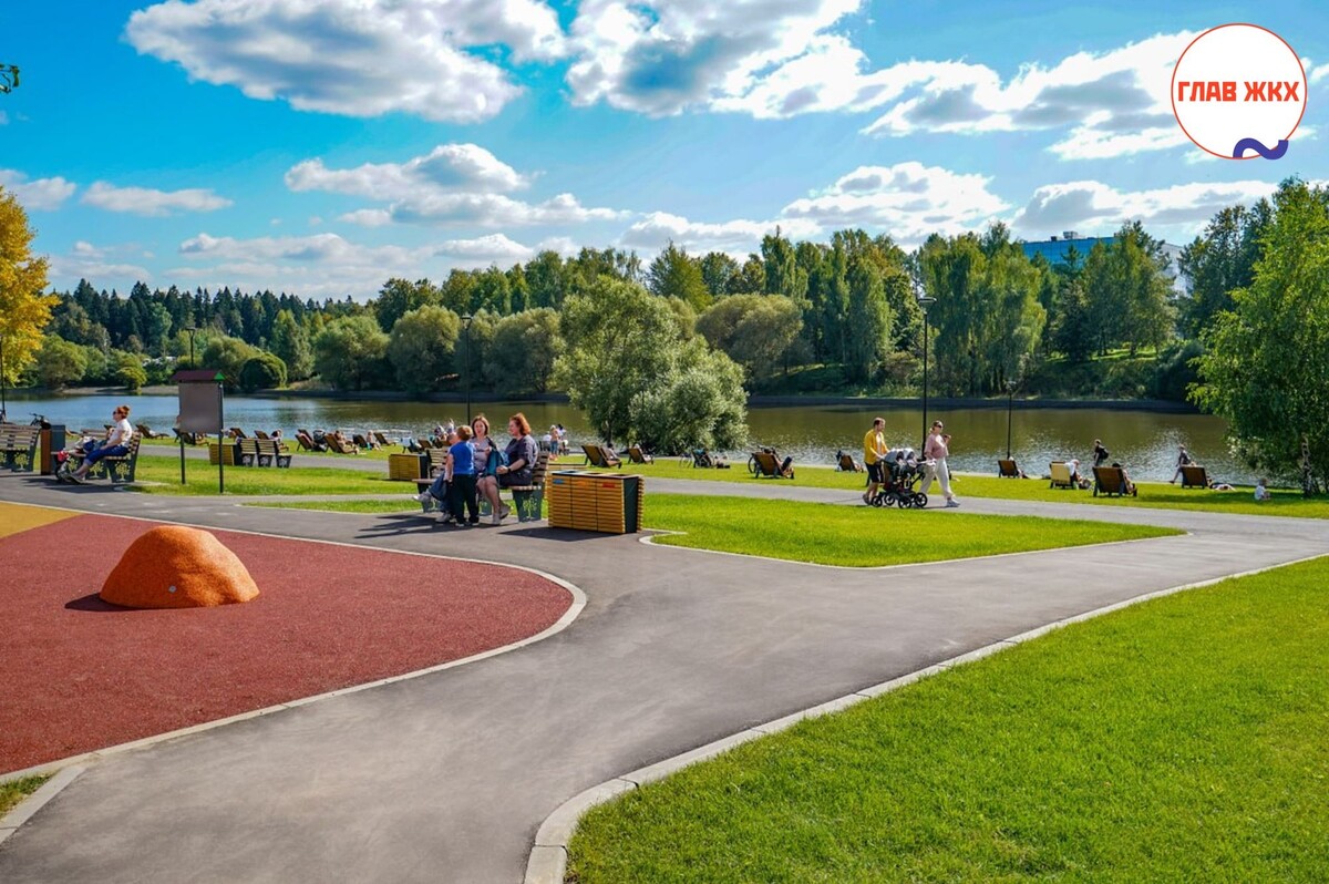 Специалисты Комплекса городского хозяйства благоустроили зону отдыха у воды в Зеленограде
