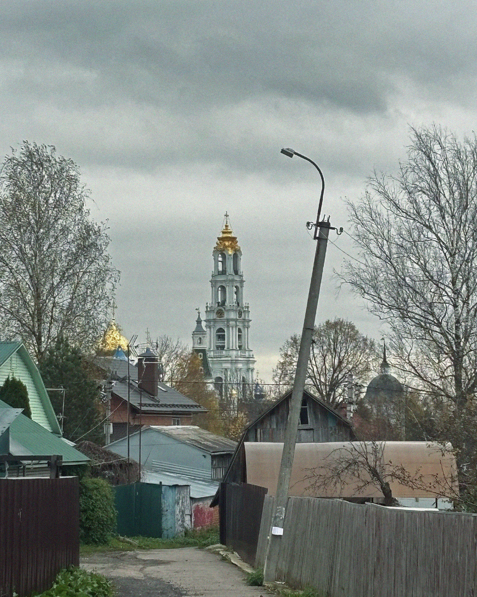 Вид на Лавру, с территории бывшей Штатной слободы.