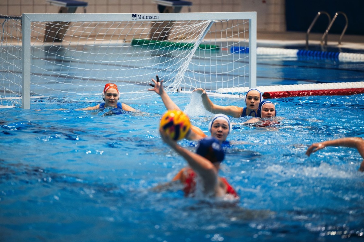    Югорские ватерполистки дважды обыграли подмосковный «Штурм-2002»