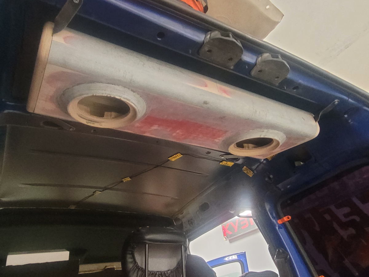 Корпус полностью выполнен из фанеры 