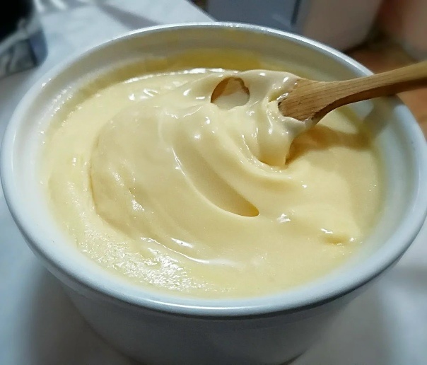 Приготовьте вкусный, домашний, плавленный сыр всего за полчаса! Этот рецепт позволит вам насладиться нежным вкусом настоящего сливочного лакомства прямо дома. Попробуйте сами и убедитесь, насколько легко сделать плавленный сыр своими руками!