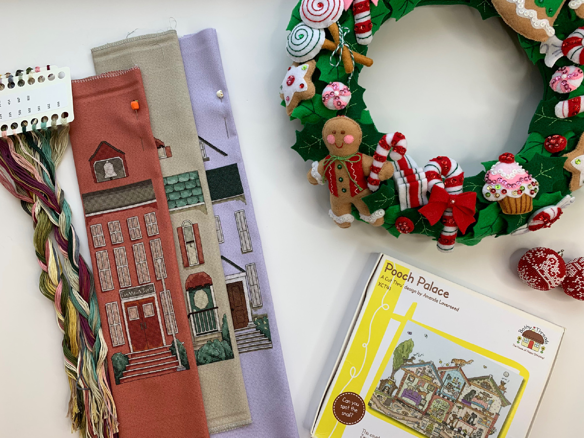 Мои маленькие и милые домики. На первый взгляд очень простые, но по сборке материалов совсем не дешёвые.