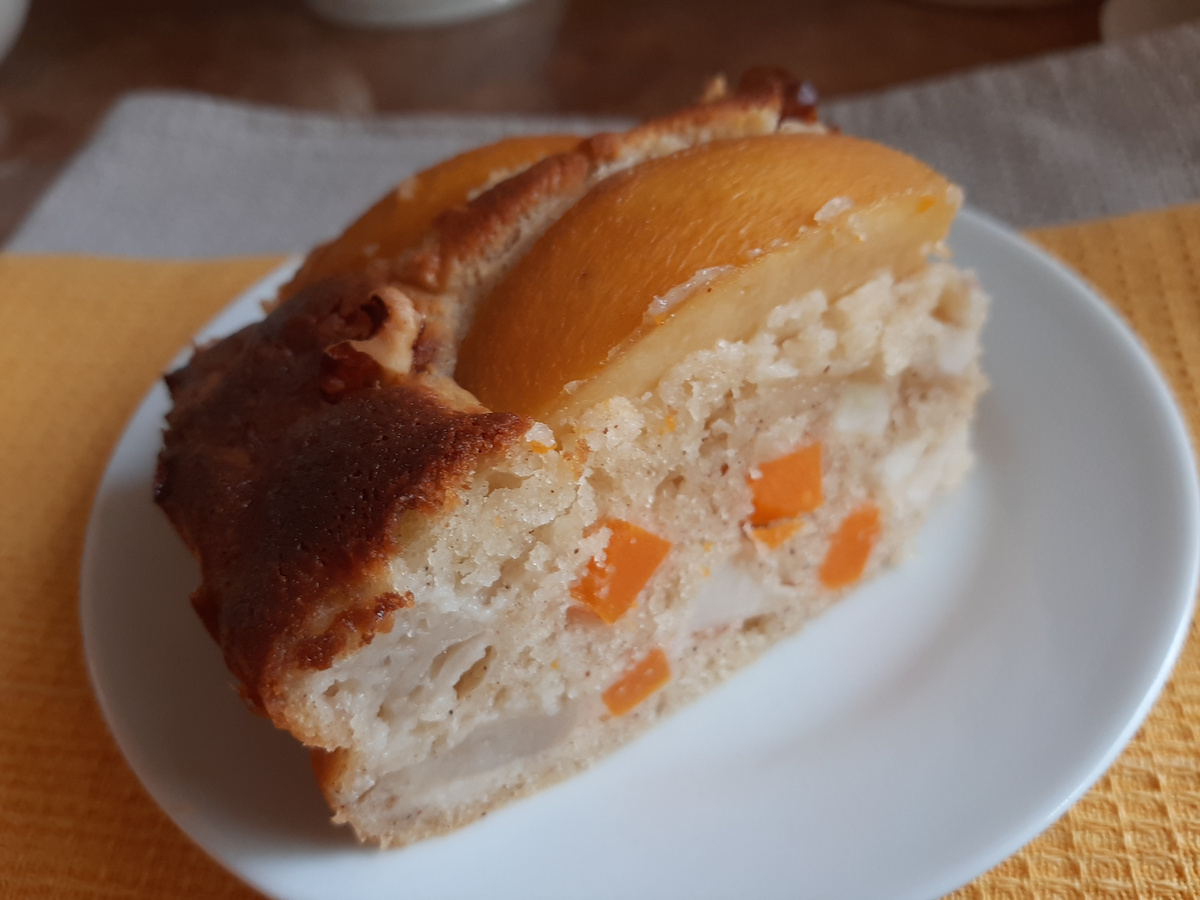 Цвет коричневатый из-за корицы, добавила к яблокам и тыкве, а ещё лимонную цедру.