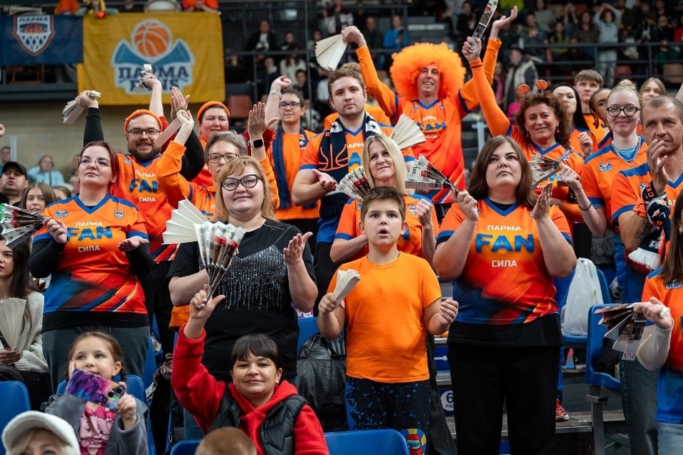    Болельщики максимально поддерживали свою команду. Фото: БК «Парма» ВК