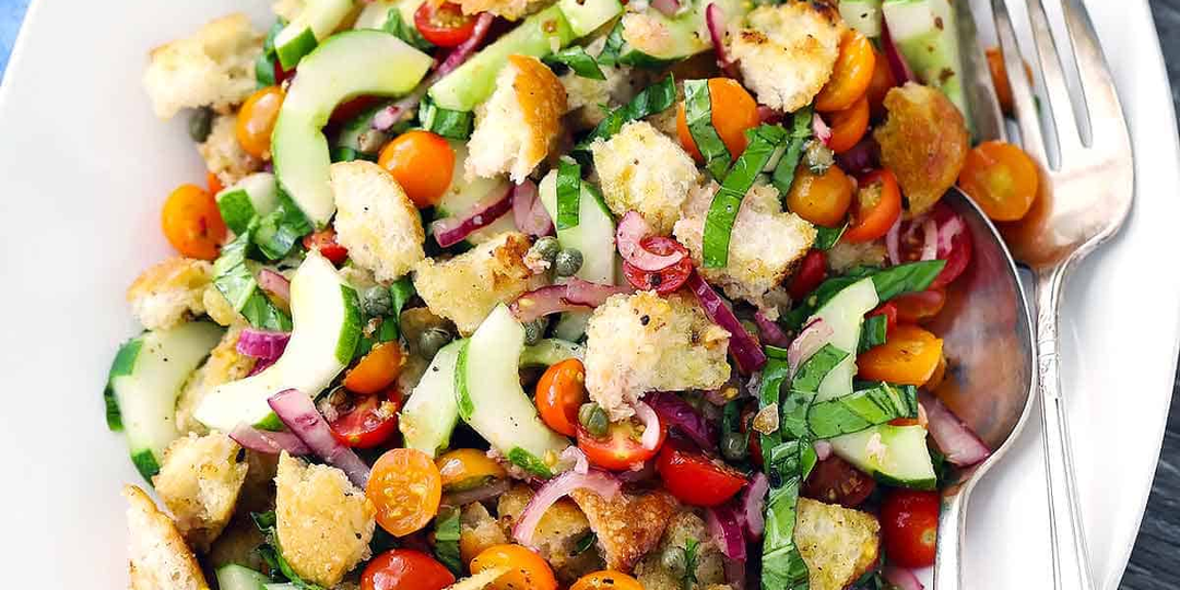 Панцанелла (итальянский салат из хлеба и помидоров)