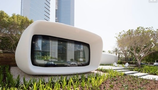 Первый напечатанный дом в мире. Расположен в ОАЭ. 2016г. Такая технология сэкономила 50 % сметы от традиционной технологии возведения.