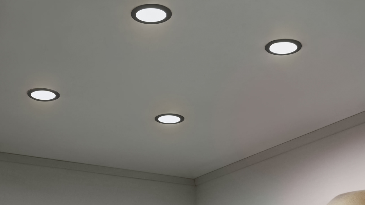 Дизайнеры старались их спрятать, а монтажники — просто поставить «как получится»