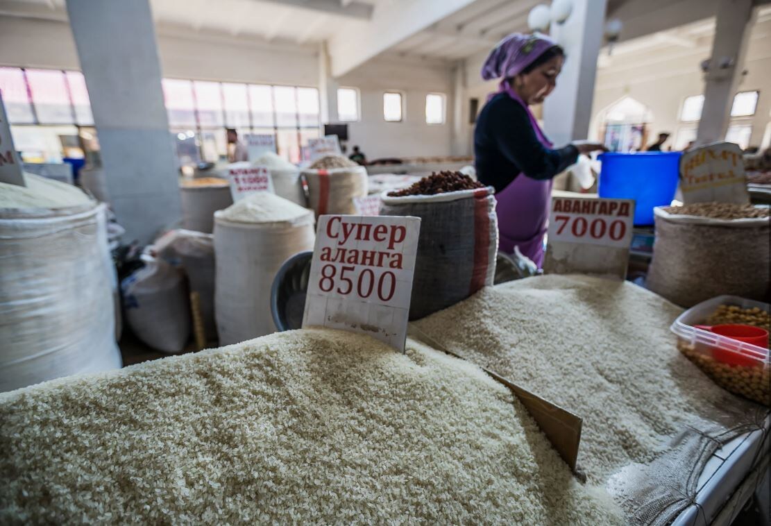 Вот так рис продают на базаре в Средней Азии. 