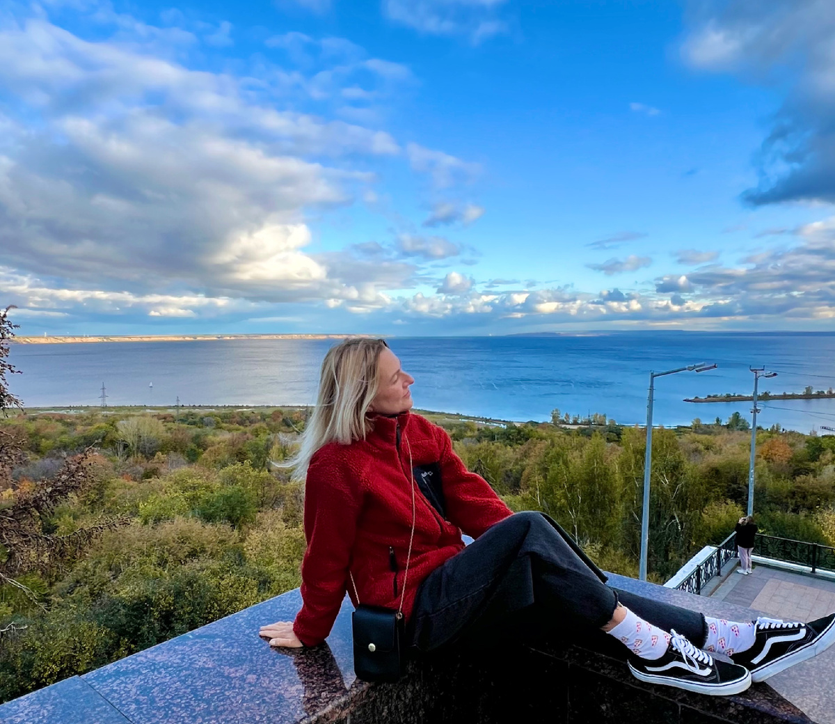 "Издалека долго течет река Волга.."