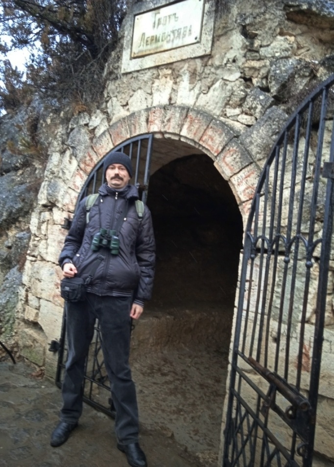 За моей спиной тот самый грот. Январь, 2022г.