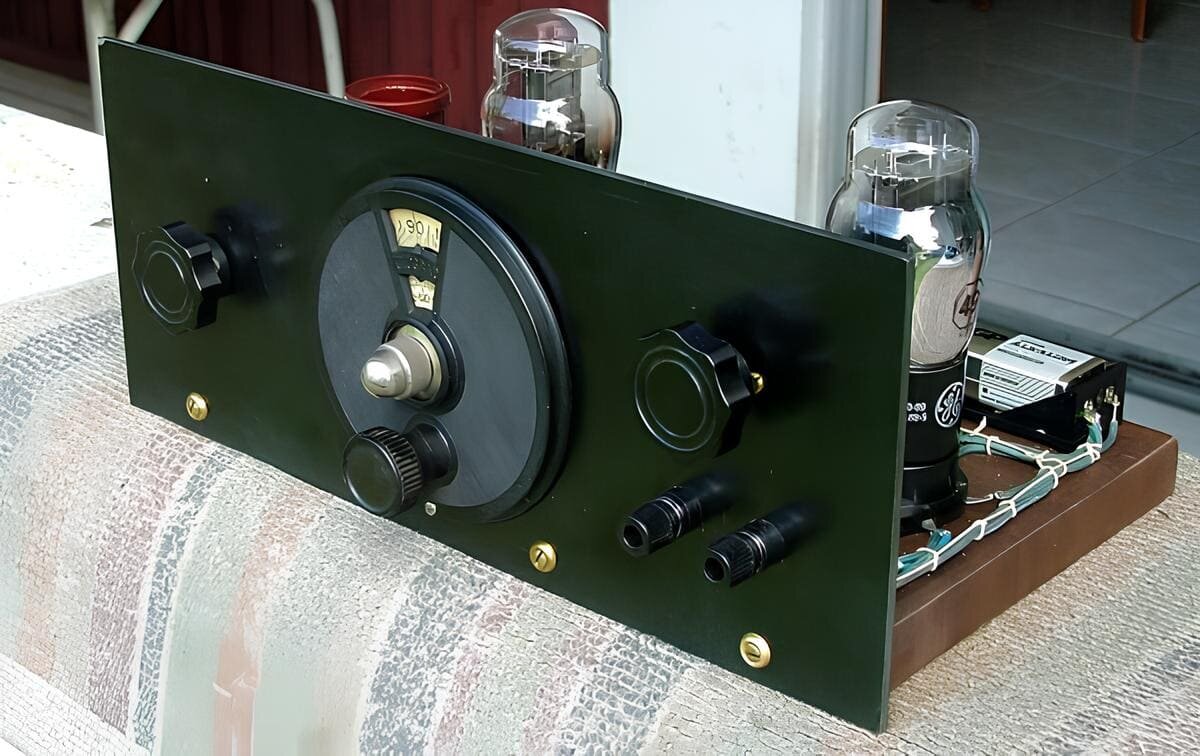 Приёмник Hikers Two, источник: https://www.sparkbench.com/homebrew/Hikers2/hikerssw.html